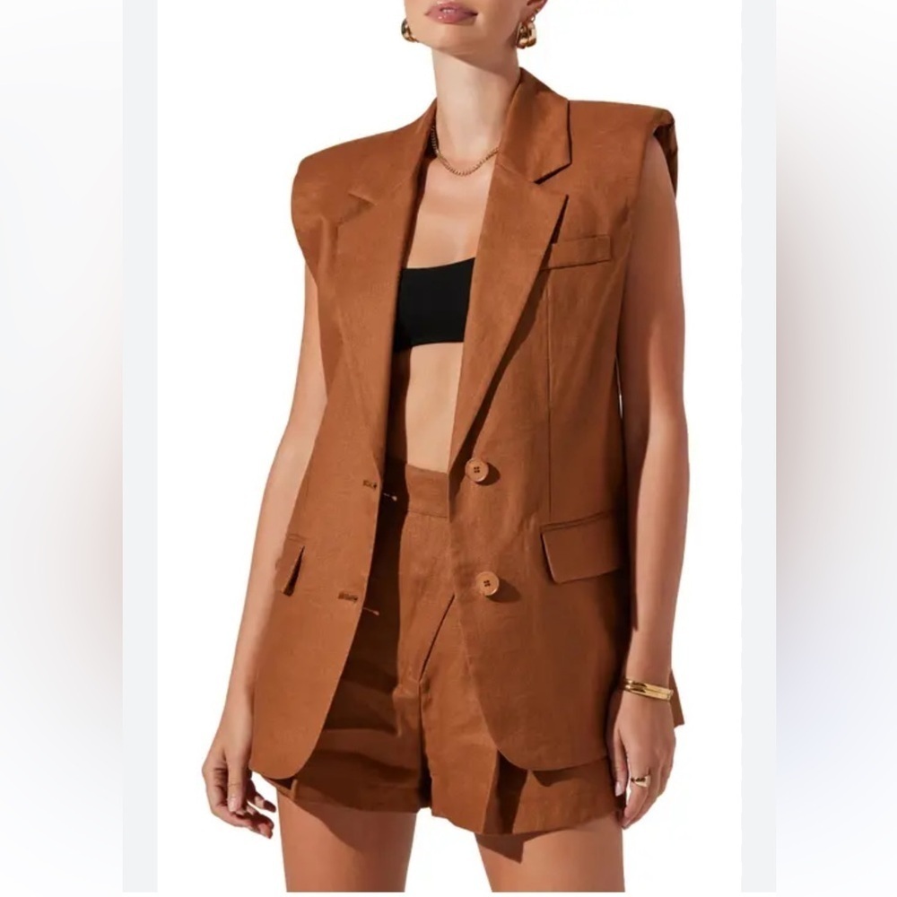 ASTR THE LABEL Kyrie Extended Shoulder Linen Vest in Mocha Moose office preppy